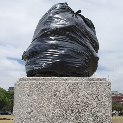 MONUMENTO A LA BASURA.